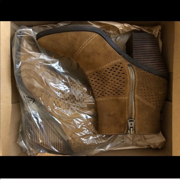 Lucky Brand Shoes - Like New! Lucky Brand Booties Tan, Spring Season